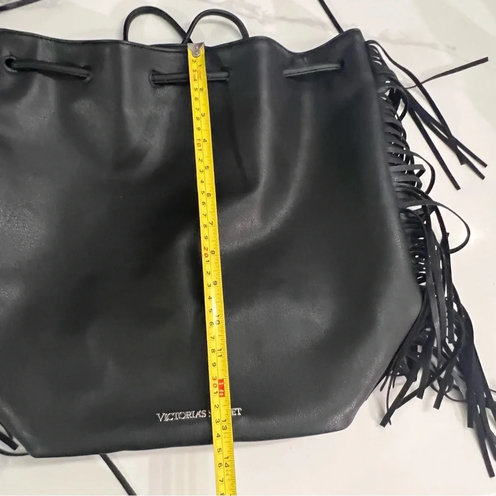 NWOT VICTORIA’S SECRET black boho fringe bag - Picture 9 of 12